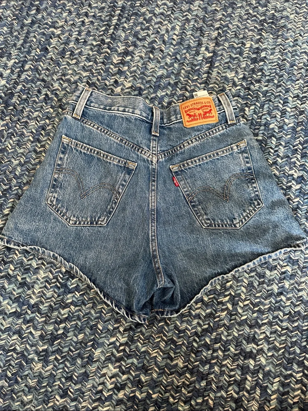Levis High Waisted Mom Shorts Size 27